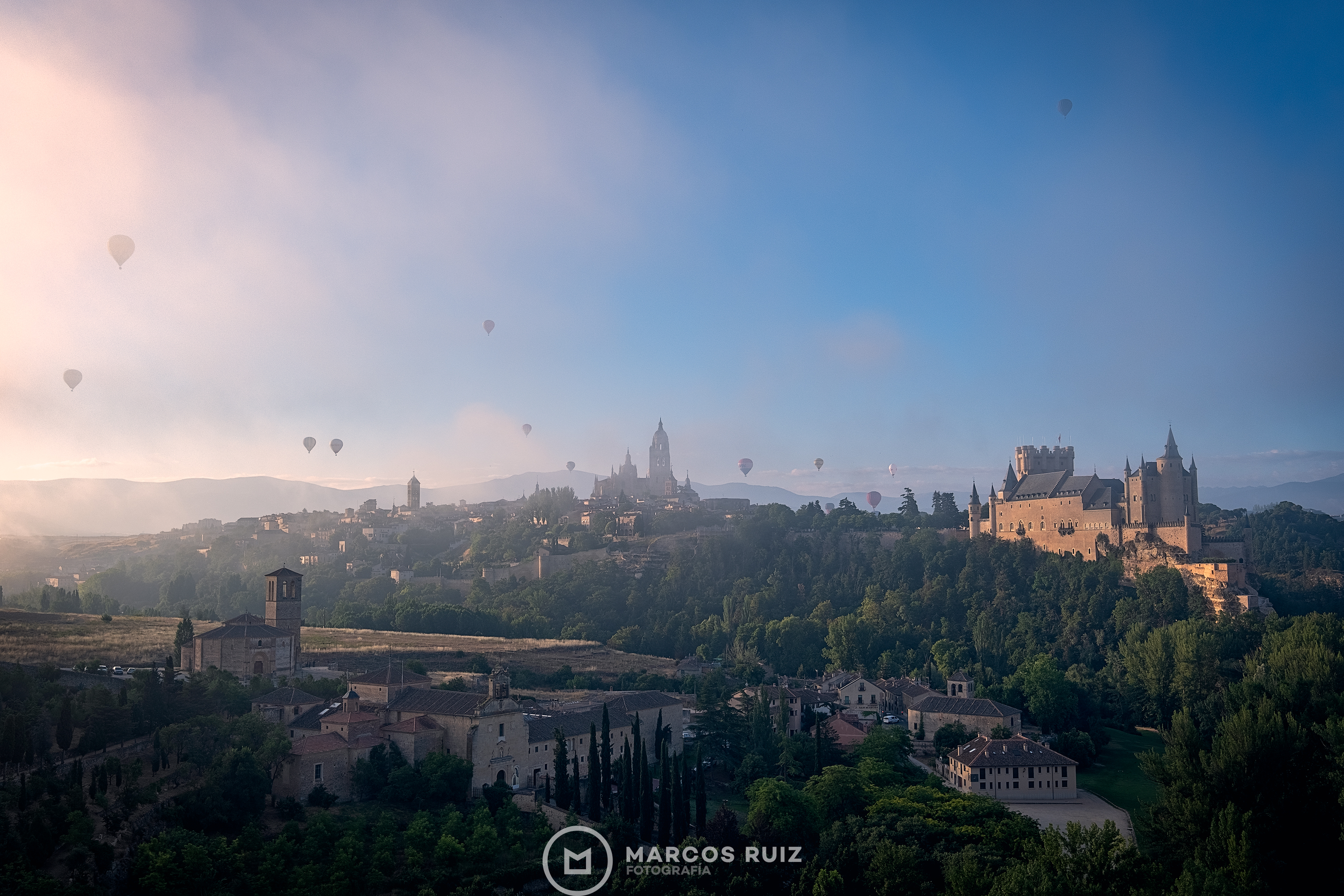 Segovia con globos aerostáticos